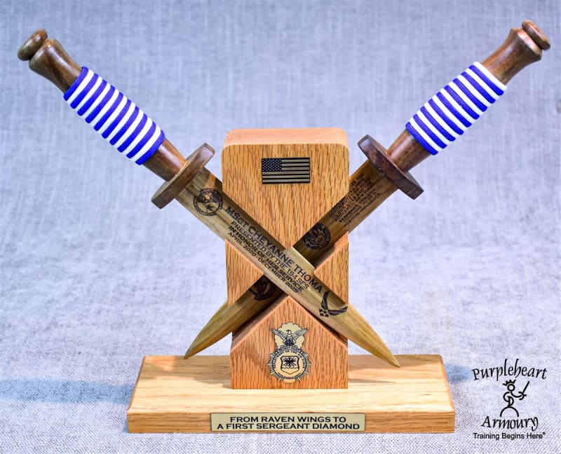 Dual Commando Knives with Stand Set Dual Commando Knives with Stand Set