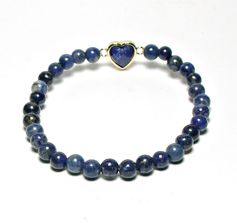 SB6-007-6mm STONE ROUND BEAD BRACELET IN BLUE HEART  DESIGN -7 1/2"