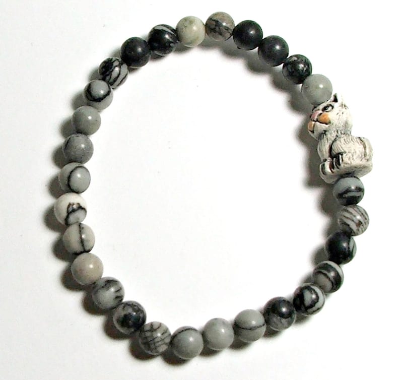 SB6-015-6mm STONE ROUND BEAD BRACELET IN CAT DESIGN -7 1/2"