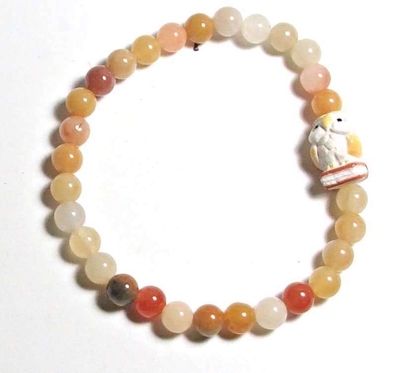 SB6-019-6mm STONE ROUND BEAD BRACELET IN OWL DESIGN -7 1/2"