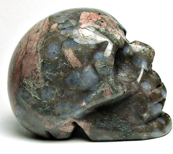 SK-24  50mm STONE SKULL IN AMPHIBOLE