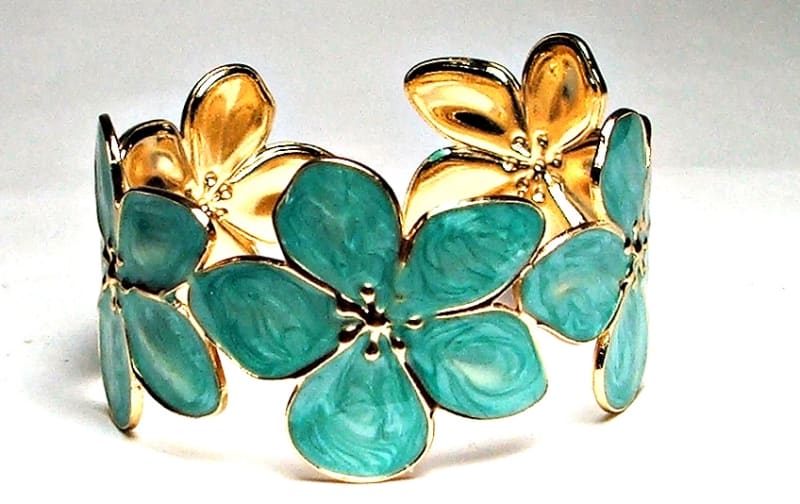 SS-06 G STAINLESS STEEL CUFF BRACELET IN GREEN FLOWER