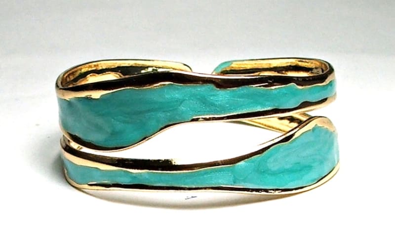 SS-19-G STAINLESS STEEL CUFF BRACELET IN GREEN COLOR