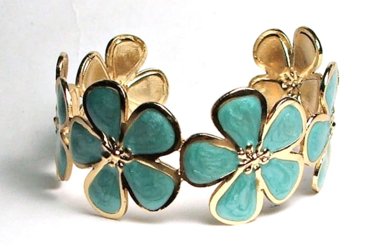 SS-20-G STAINLESS STEEL CUFF BRACELET IN GREEN FLOWER