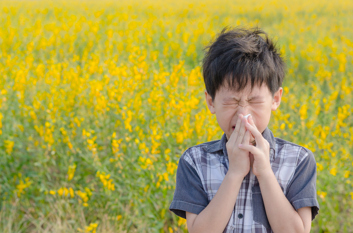 child sneezing from allergies