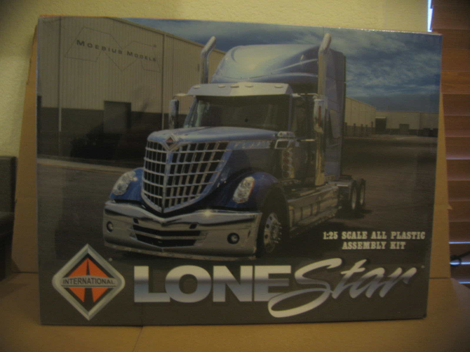 MOE/1300 INTERNATIONAL LONE STAR TRACTOR