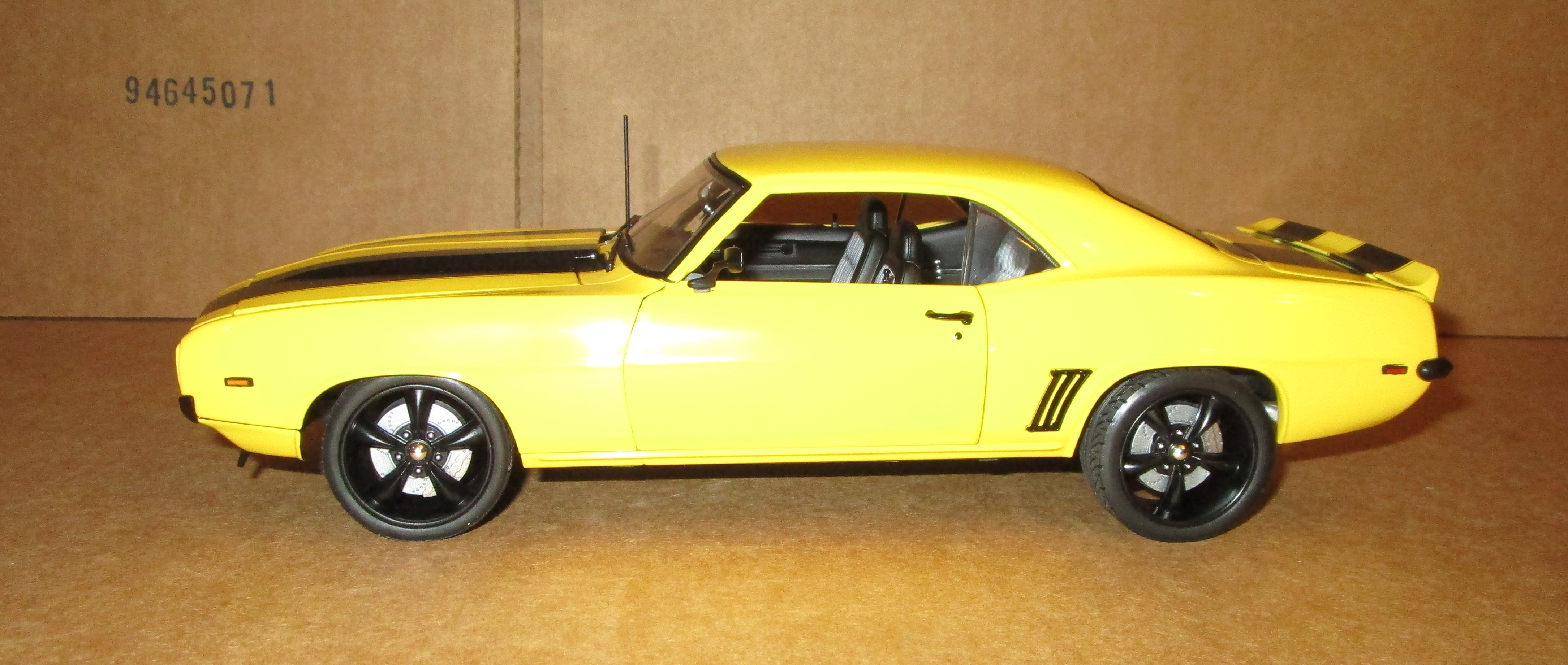 新作製品、世界最高品質人気! ACME1 18 Chevrolet Camaro Yellow Jacket 