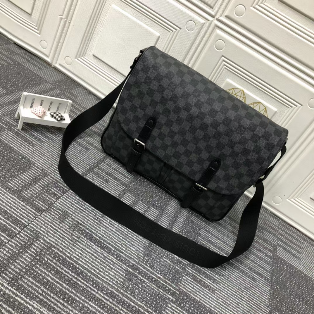 Louis Vuitton, Bags, 8s Louis Vuitton Monogram Crossbody Messenger Bag