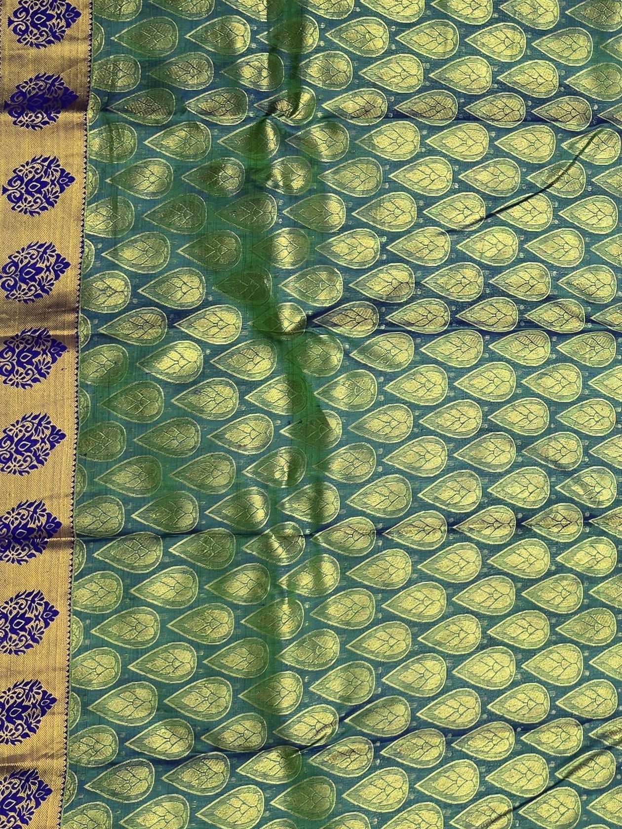 Handloom Green Silk Saree thumbnail 3