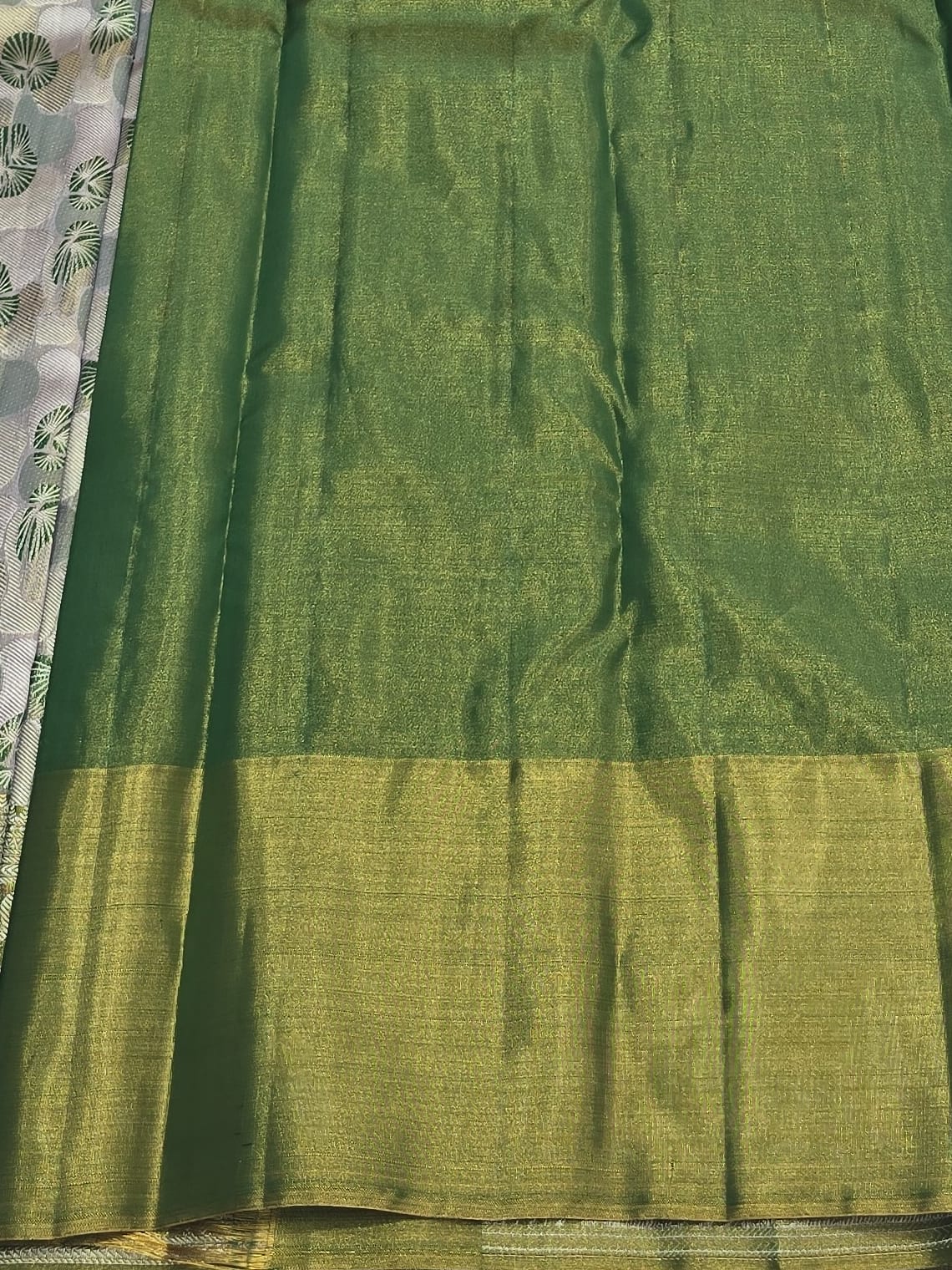 Handloom White Peach With Dark Green Silk Saree thumbnail 5