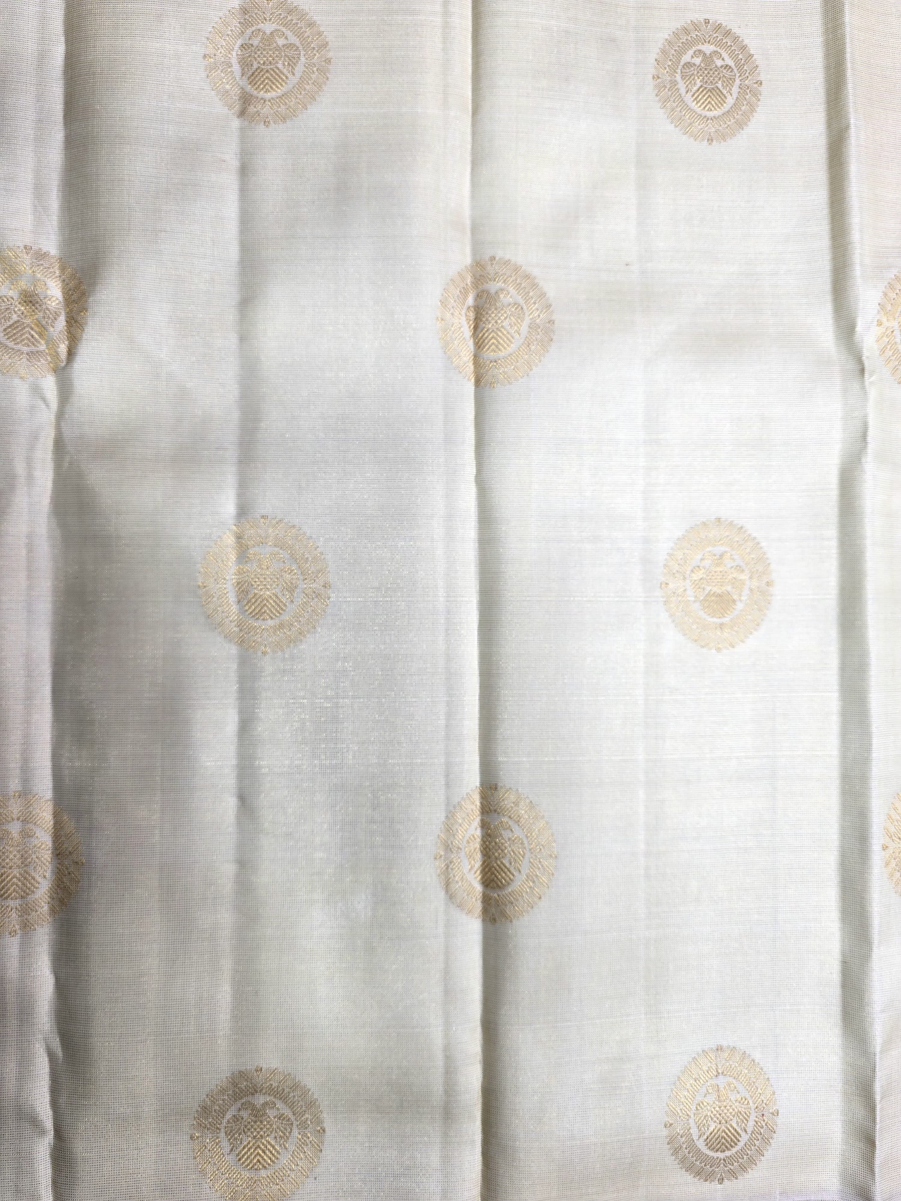 Handloom Half White And Red Silk Saree thumbnail 6