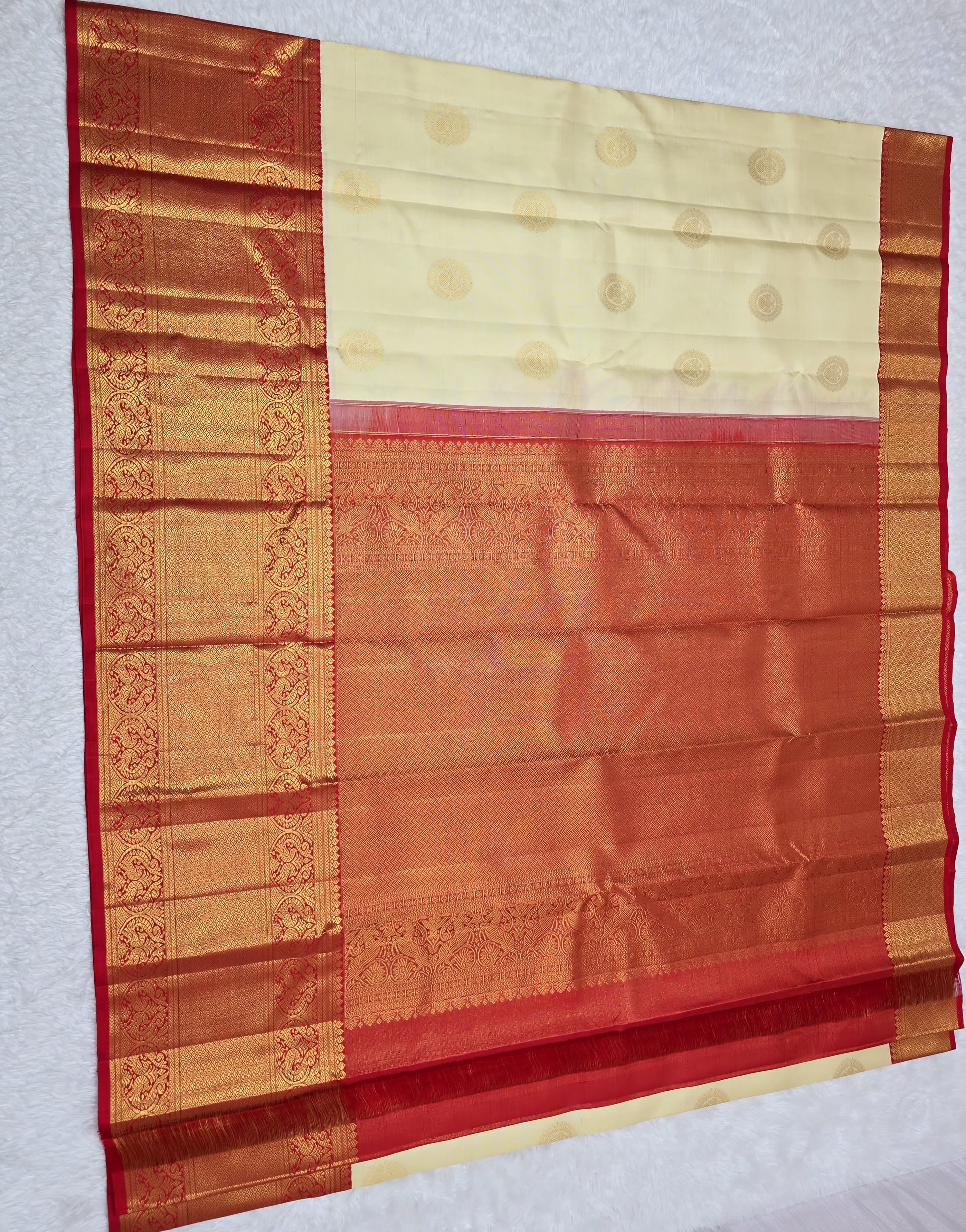 Handloom Half White And Red Silk Saree thumbnail 4