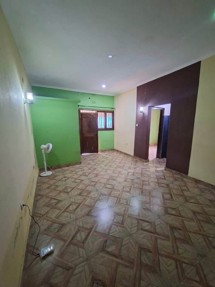 Aluga-se esta casa tipo 2 no bairro 16 de Junho próximo do Zagarto , foto 2