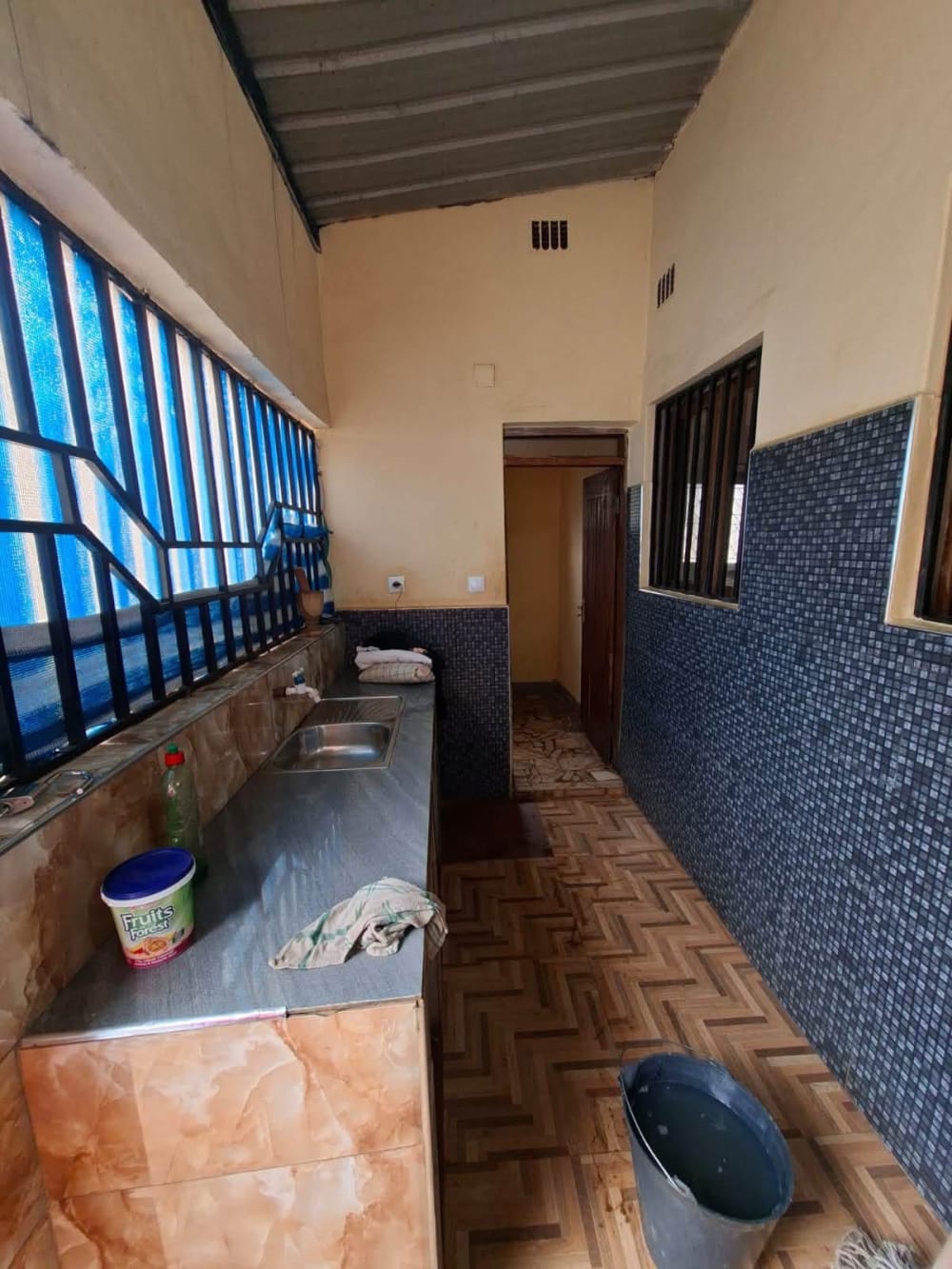 Aluga-se esta casa tipo 2 no bairro 16 de Junho próximo do Zagarto , foto 8