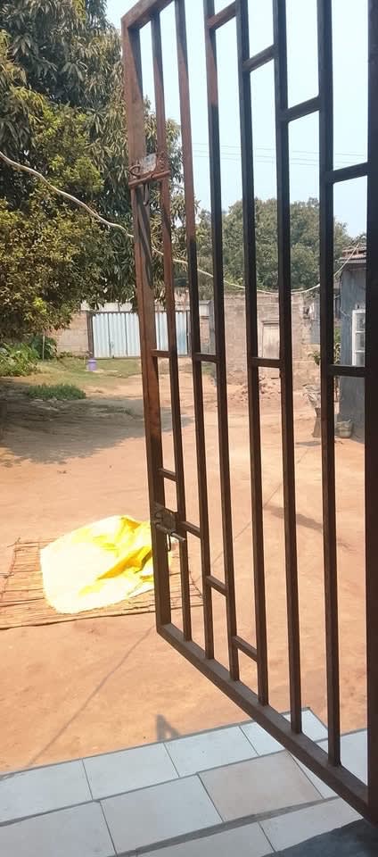 tenho disponível este quarto e varanda gradeada no bairro bloco 9, foto 3