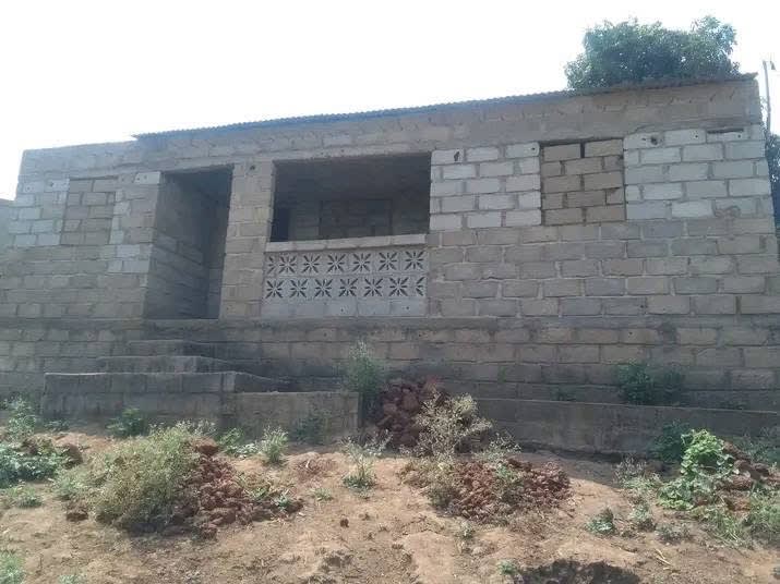 Vende-se esta casa tipo3 no bairro 25 de Junho Cidade de chimoio 🇲🇿 🇲🇿 , foto 2