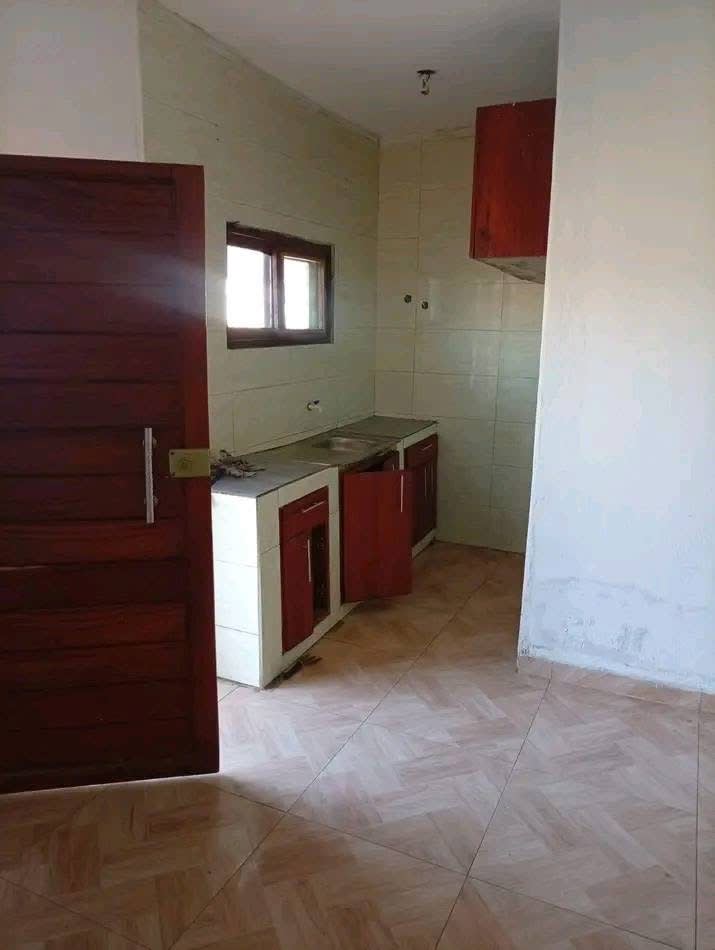 Casa T2 para arrendar em Manga, Beira, foto 1