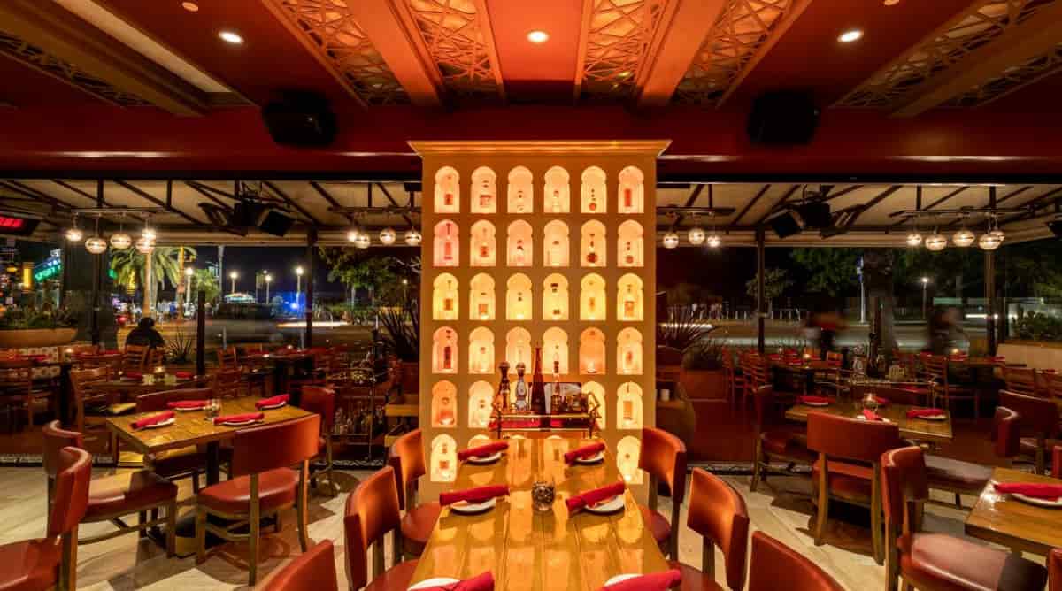 red o restaurants interior