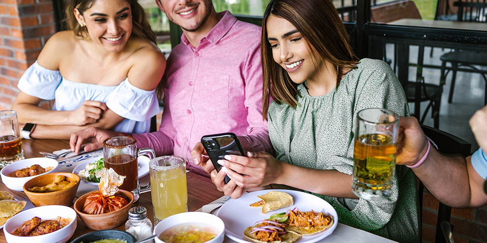 How to Respond to Negative Restaurant Reviews (With Templates)