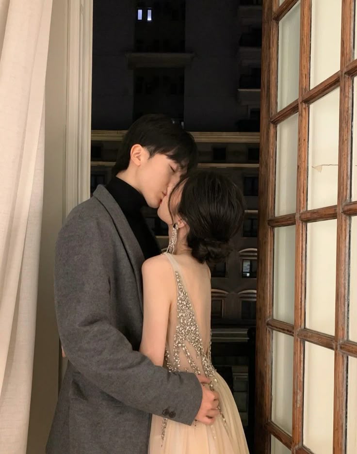 THÁI TỬ GIA CUỒNG YÊU VỢ CŨ