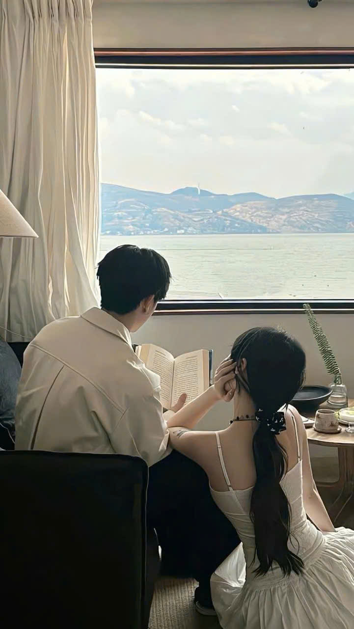NAM THẦN GIẢ VỜ LẠNH LÙNG