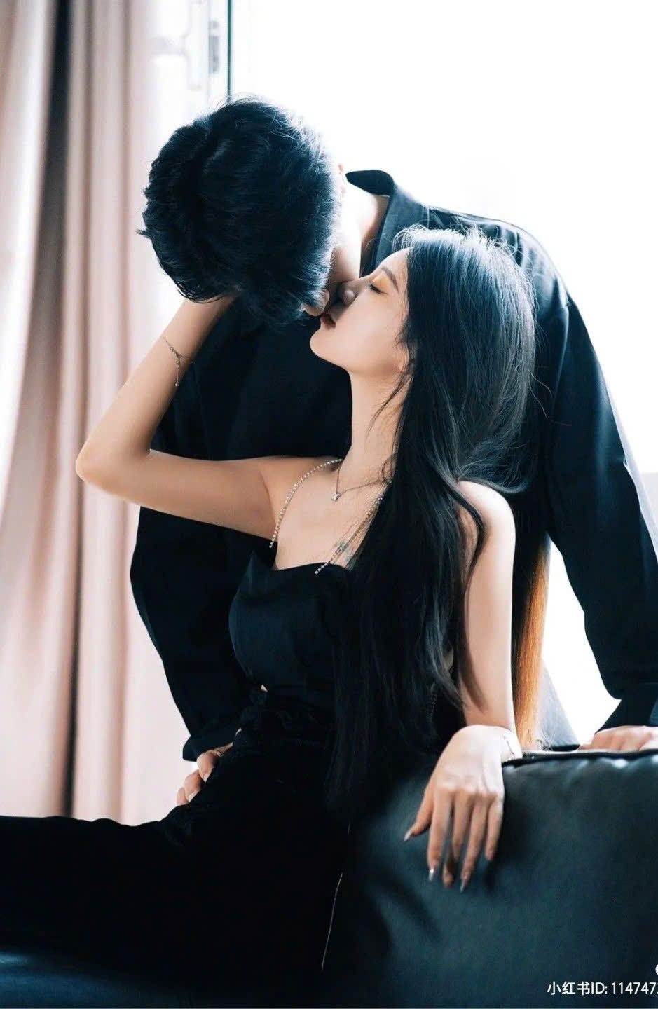 YÊU MỘT TỔNG TÀI KHÓ CHIỀU