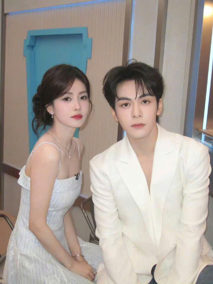 CHỒNG ONLINE LÀ SẾP NGOÀI ĐỜI