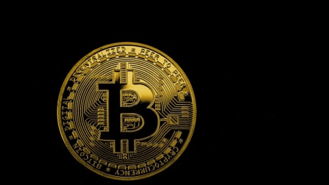 Bitcoin (BTC) Surpasses $62K as U.S. Crypto Bill Progresses