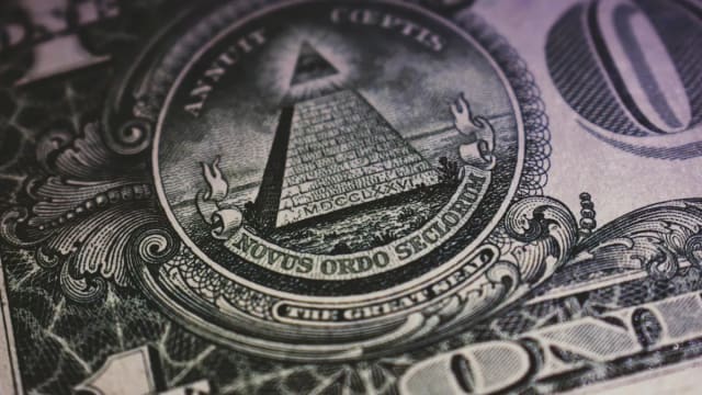 Treasury Yields Decline as Dollar Experiences Daily Drop
