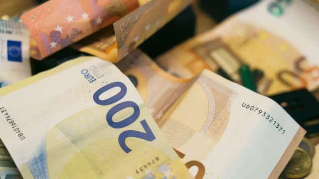 Couple's $800K Home Purchase Involves $300K Down Payment from In-Laws