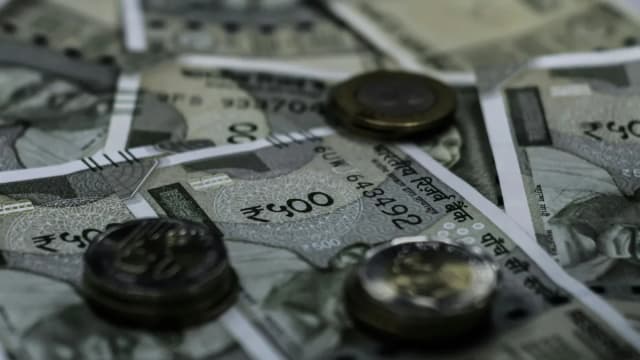India's Currency Clampdown Risks Backfire Amid Economic Pressures