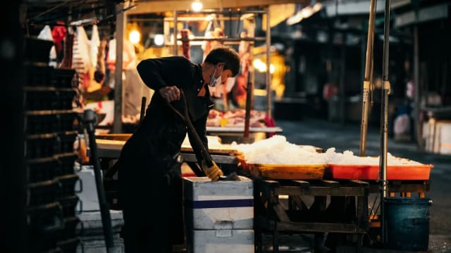 China's Economy Grows 5% in Q1 Amid Consumer Pullback