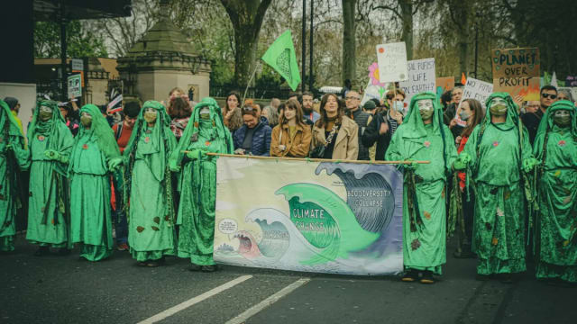 BP (BP) Faces Shareholder Revolt Over Climate Transparency Issues