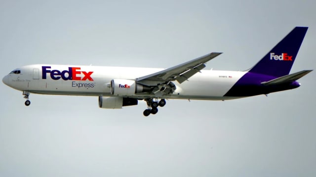 Amazon (AMZN) Competes with FedEx and UPS Amid Falling Shares