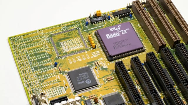 Apple (AAPL) Intel Chips Deal Impact Analysis