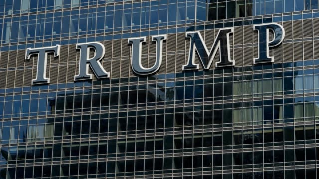 Amazon (AMZN) Faces Lawsuit Over Trump Tariff Refund Issues