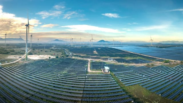 Bloom Energy (BE) faces valuation debate amid growth analysis