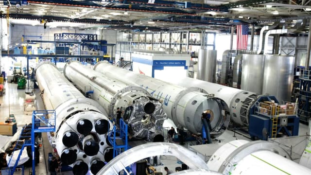 Blue Origin (BO) New Glenn Rocket Explosion During Hot-Fire Test