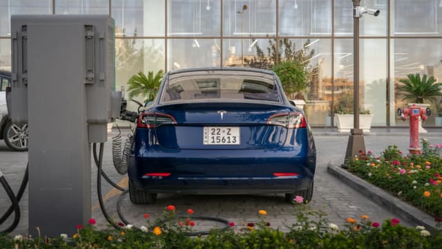 Bloom Energy vs. Plug Power: 2026 Hydrogen Stock Comparison
