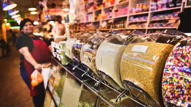 Candy Stores (Private) Expand Despite US Consumer Confidence Low