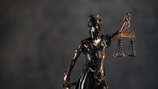 Microsoft (MSFT) Faces Lawsuit Over Shareholder Expenses Issues