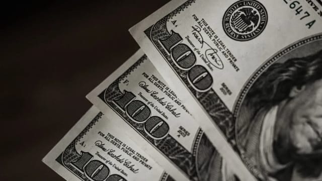Dollar Index Climbs 0.06% After US-Iran Talks Boost Optimism