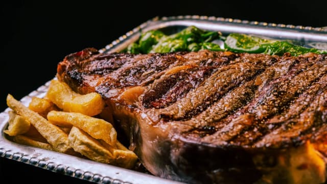 Beef-a-Roo (BAR) Closes 8 Locations Amid Financial Issues