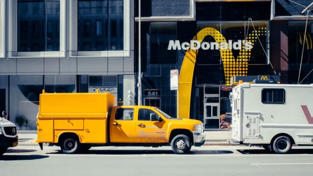 McDonald's (MCD) Faces 19.04% McFlurry Machine Downtime Issue