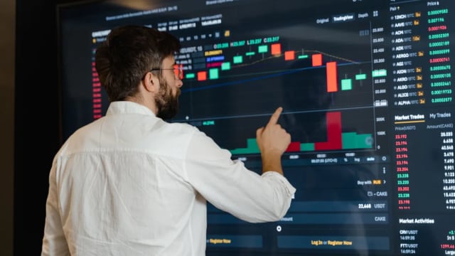 TSX Futures Decrease 0.1% on AI Concerns and Mideast Unrest