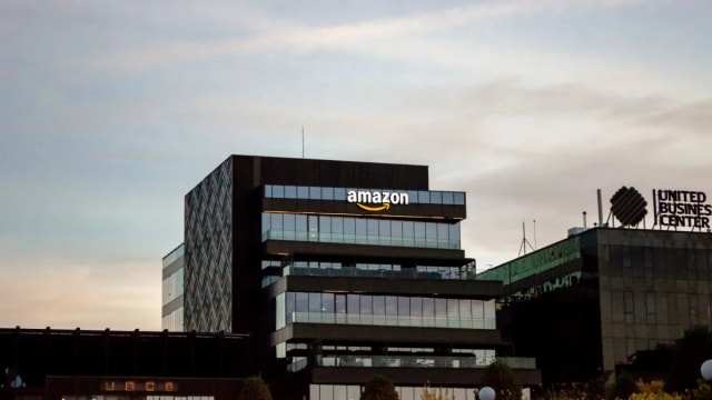 Amazon (AMZN) vs. Microsoft (MSFT): Cloud Empire Analysis