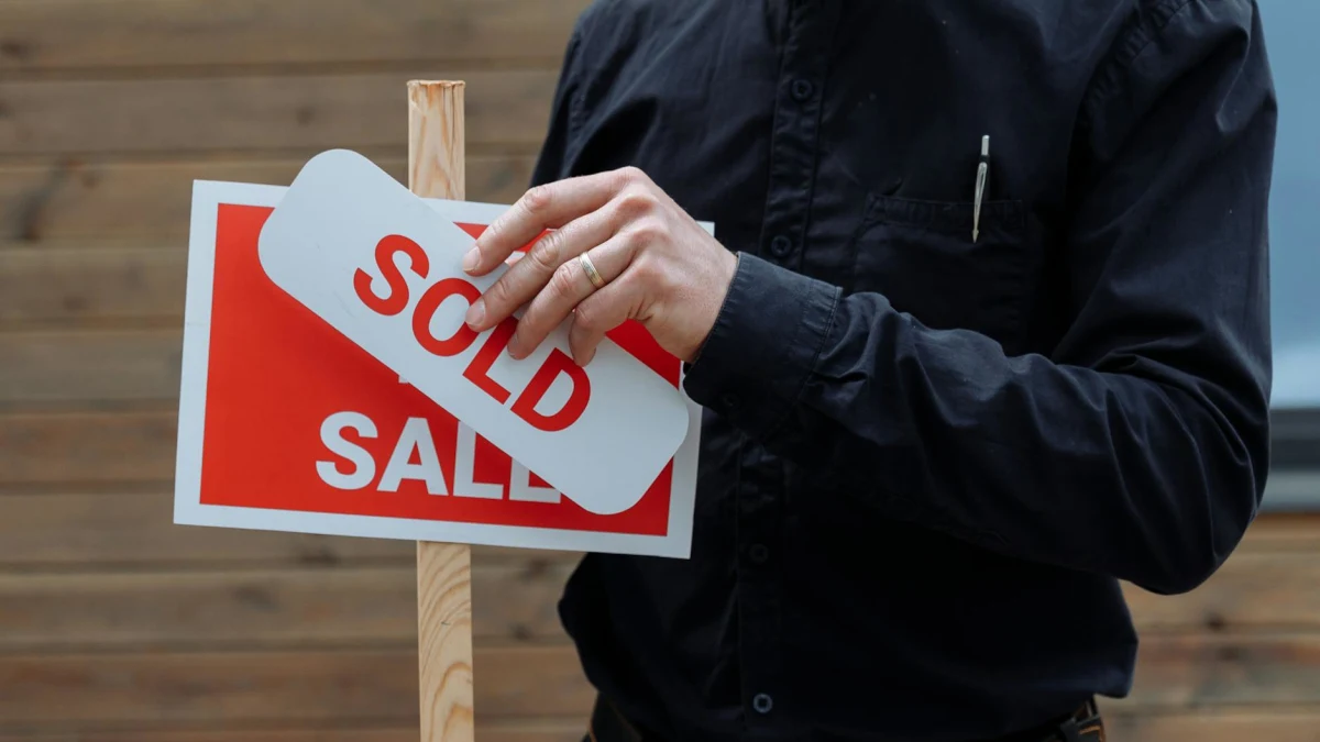 Supporting a Loved One: Addressing Paranoia and Memory Loss After Home Sale