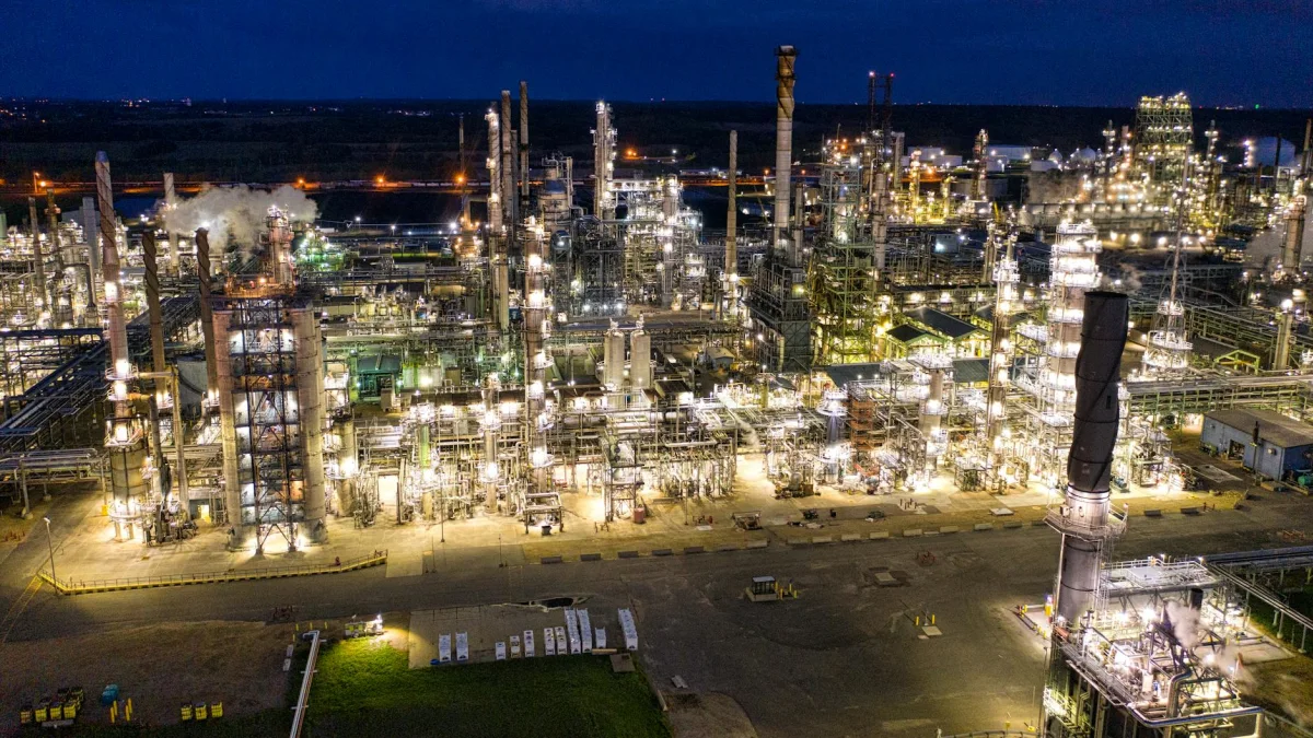 Trump Announces First U.S. Oil Refinery in 50 Years with Reliance Investment