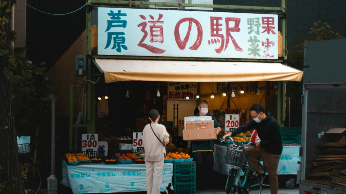 S&P 500 and Nasdaq Echo 2000 Dot-Com Bubble Trends as Markets Waver