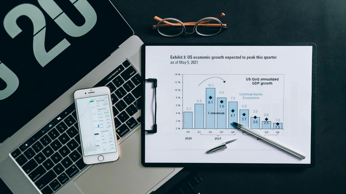 Goldman Sachs Predicts AI Investment Surge, Favorable Stock for 2026